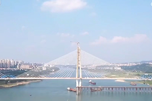 新聞聯(lián)播：世界在建最大公軌兩用三塔斜拉橋合龍